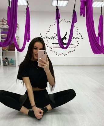 У меня нежные руки и чувственные губы, которые умеют доставлять удовольствие. Я сделаю все, чтобы ты почувствовал себя особенным и удовлетворенным.
🔥 Мои услуги включают классический секс, оральный секс, ролевые игры и фантазии. Я также могу быть твоей идеальной партнершей для встреч на деловых ужинах или путешествиях. Я гарантирую тебе полное удовлетворение и конфиденциальность.
💋 У меня есть много положительных отзывов от довольных клиентов, которые утверждают, что я – настоящая экспертка в сексе и истинная жрица любви. Смотри фотографии, чтобы увидеть, насколько я привлекательна.
🌟 Позволь себе забыть обо всем и позволь мне удовлетворить все твои сокровенные желания. Встречайся со мной в Москве, и я окружу тебя вниманием и лаской, доставляя незабываемые моменты наслаждения. Жду встречи с тобой! 💫 Оля